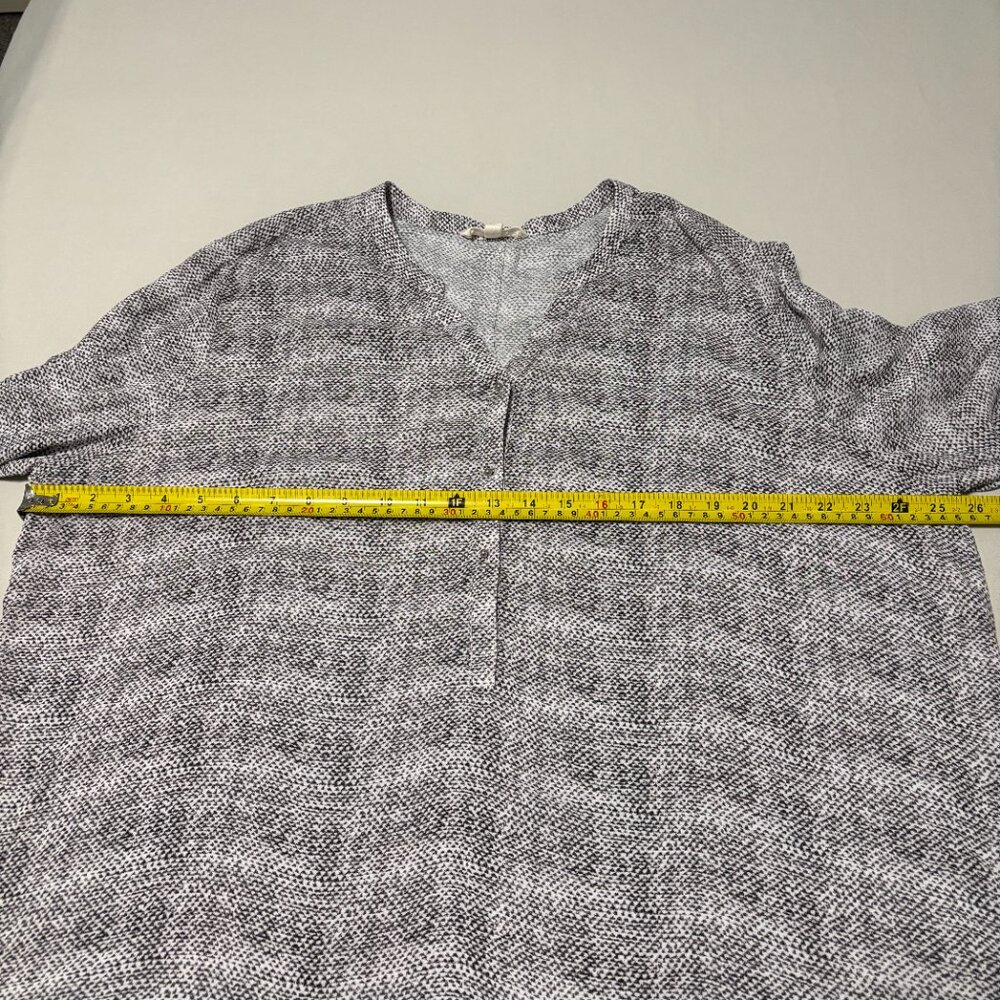 Grand & Greene Rayon Roll Tab Sleeve V-Neck Blouse Gray Black Print 1X - Picture 11 of 13